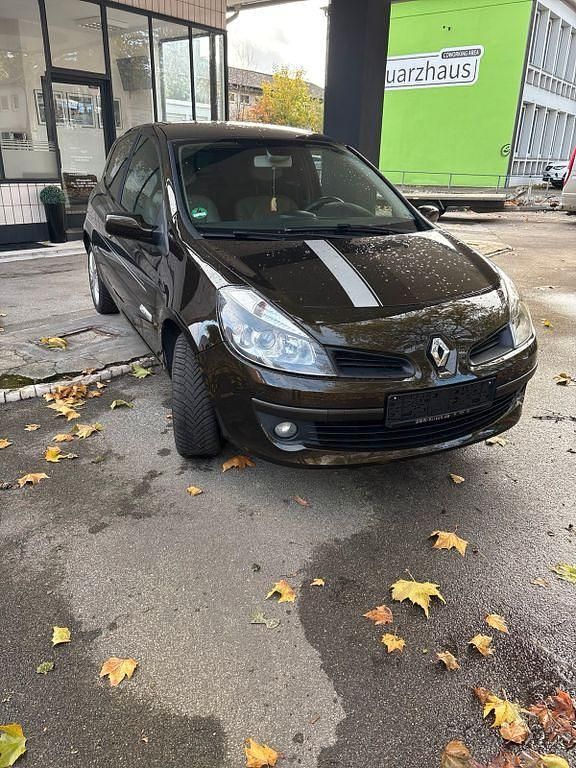 Braun Gebraucht 2007 Renault Clio II Dynamique Limousine | 2.750 € (Fairer Preis) - Bild 1/4
