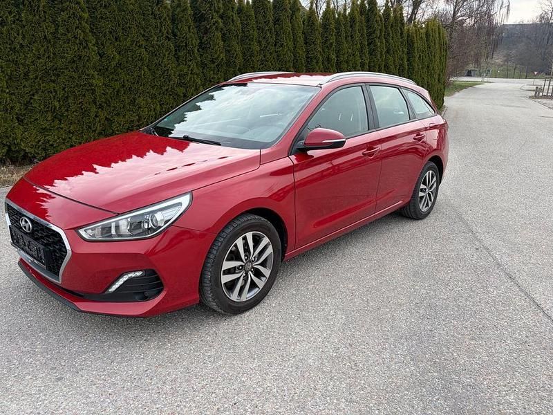Gebraucht Hyundai i30 Trend 140 PS (102 kW) 2019 Rot Kombi