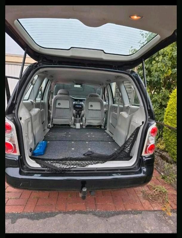 Gebraucht Hyundai Trajet 136 PS (100 kW) 2005 Schwarz Van / Kleinbus