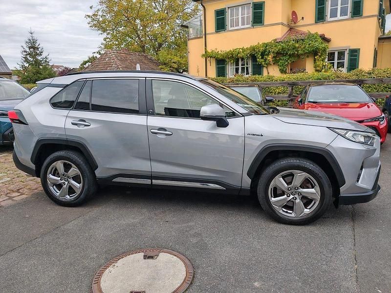 Silber (metallic) Gebraucht 2020 Toyota RAV4 Hybrid Team SUV | 30.900 € (Fairer Preis) - Bild 1/4