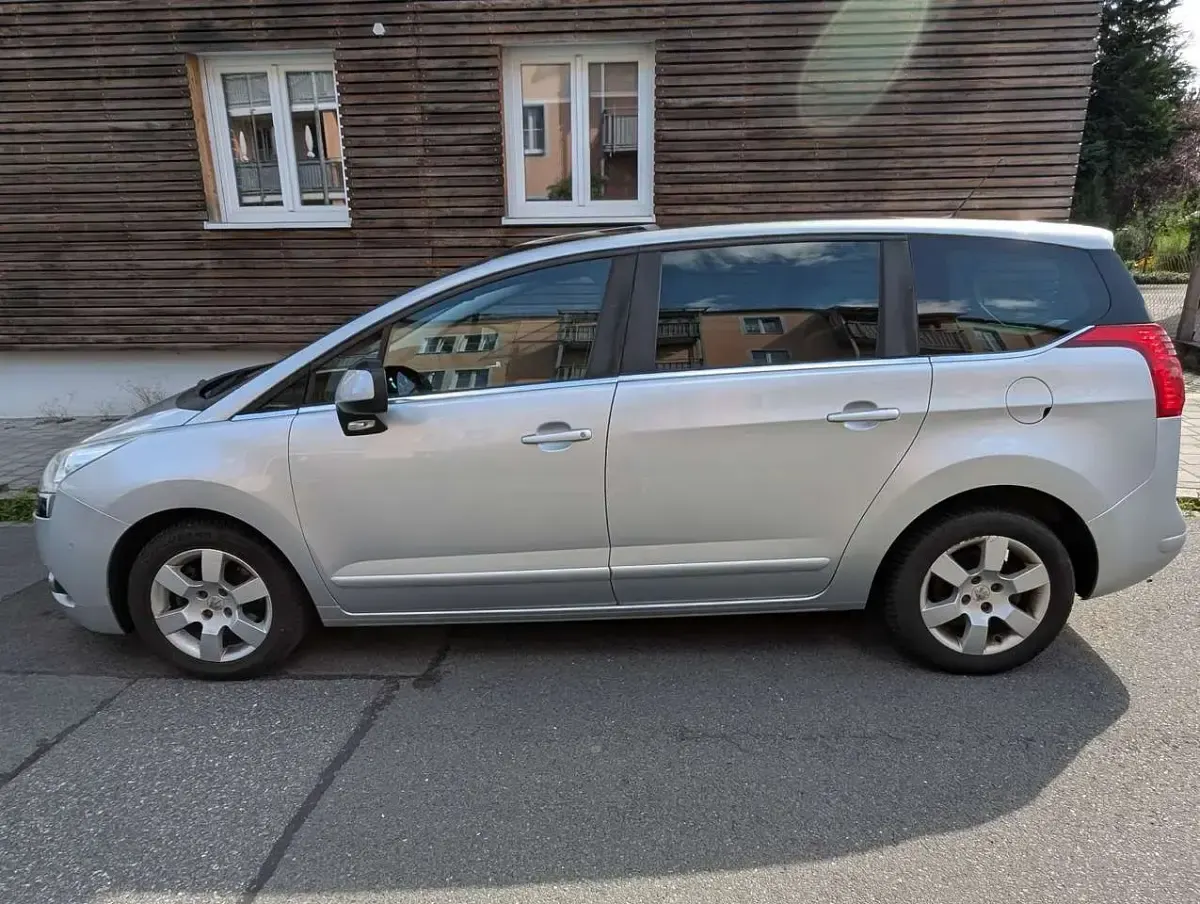 Gebraucht Peugeot 5008 Allure 150 PS (110 kW) 2013 Grau Van / Kleinbus
