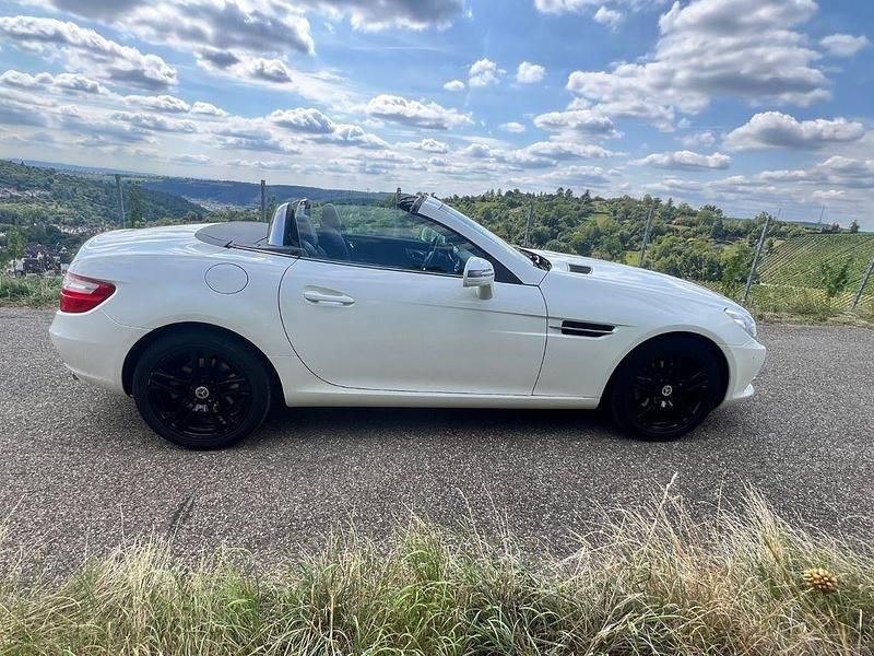 Weiß Gebraucht 2013 Mercedes SLK200 Cabrio | 18.000 € (Fairer Preis) - Bild 1/4