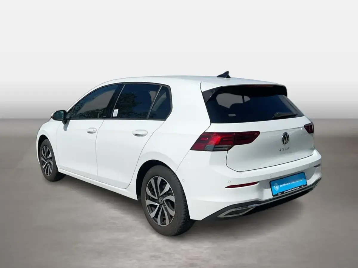 Gebraucht VW Golf VIII Active 150 PS (110 kW) 2023 Weiß Limousine