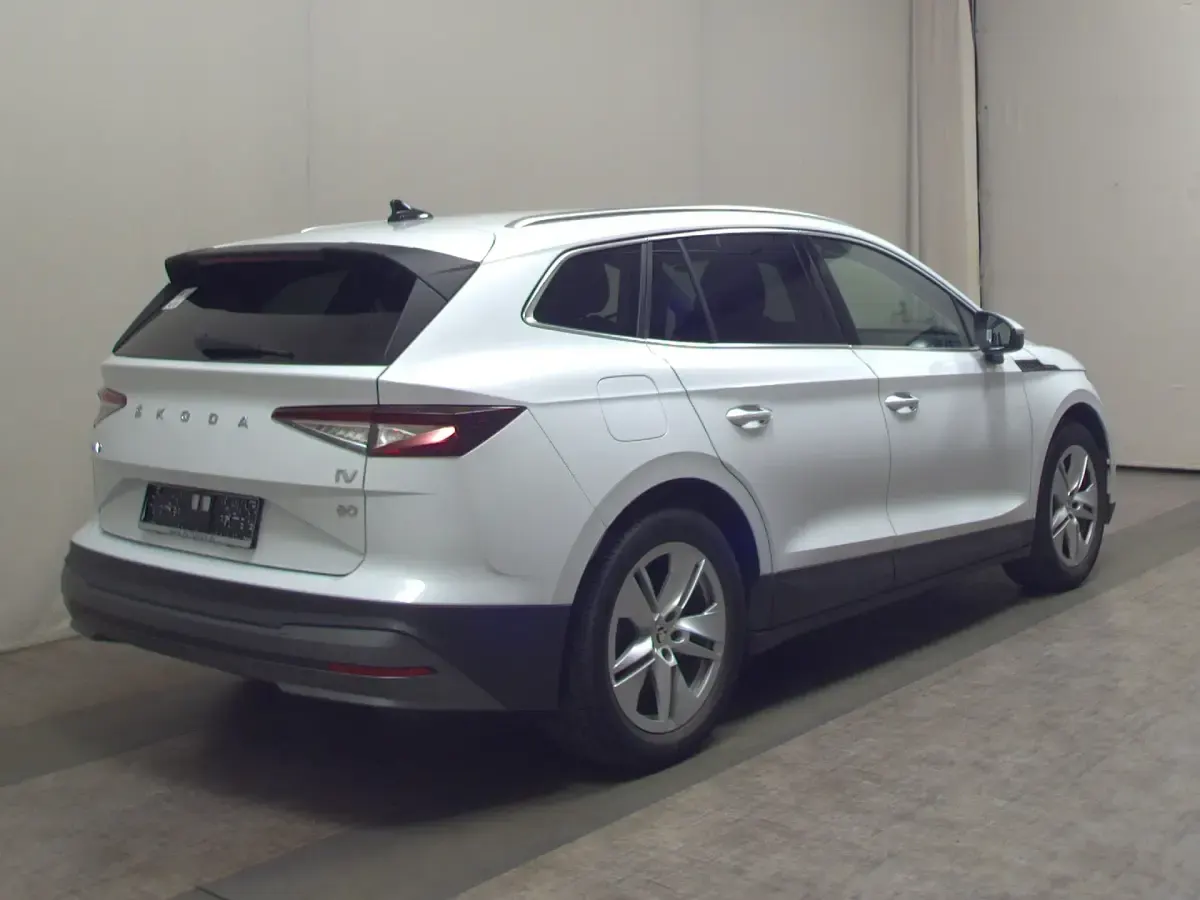 Gebraucht Skoda Enyaq iV Loft 150 kW (204 PS) 2022 Weiß SUV