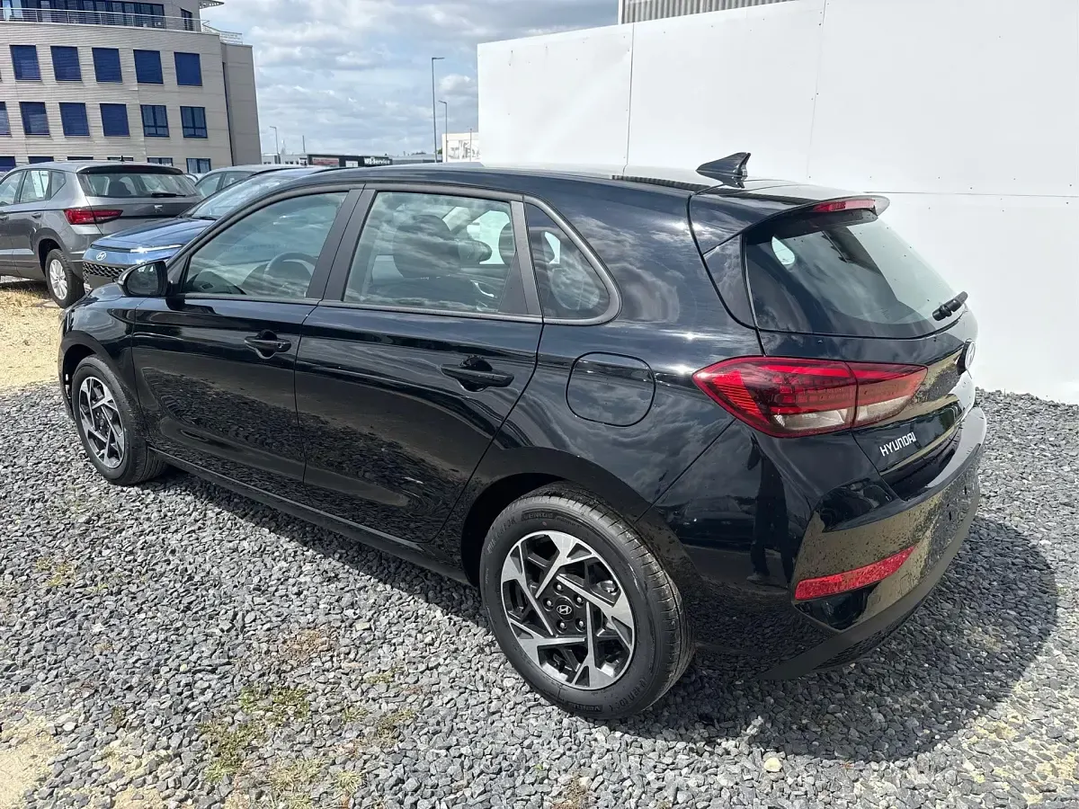 Neu Hyundai i30 Style 150 PS (110 kW) 2025 Abyss black a2b Limousine