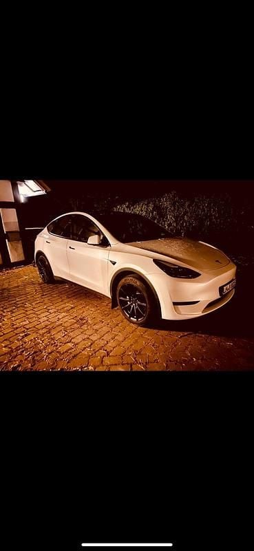 Gebraucht Tesla Model Y Standard Range 220 kW (300 PS) 2023 Weiß SUV