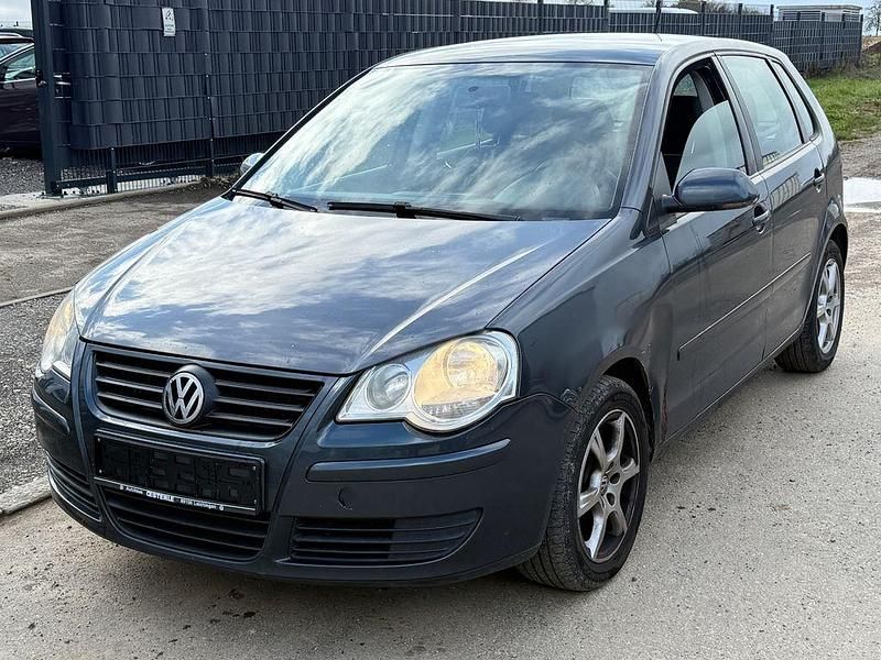 Blau Gebraucht 2006 VW Polo Comfortline Limousine | 950 € (Superpreis) - Bild 1/4