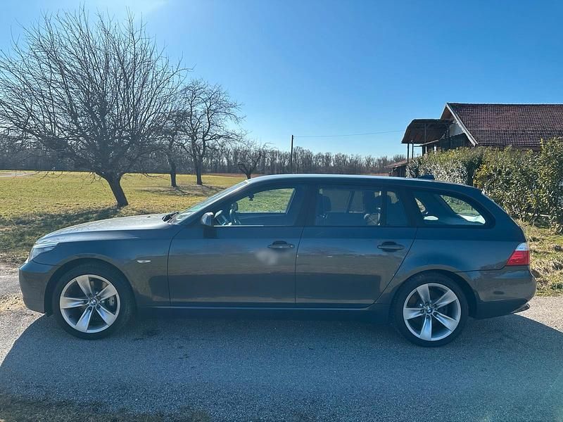 Gebraucht BMW 530 235 PS (172 kW) 2008 Grau Kombi