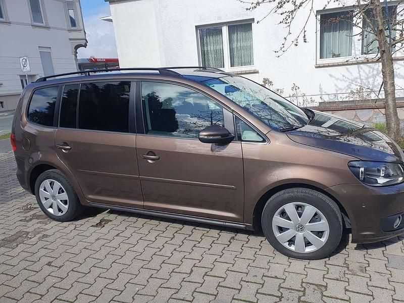 Gebraucht VW Touran 140 PS (102 kW) 2014 Braun Van / Kleinbus