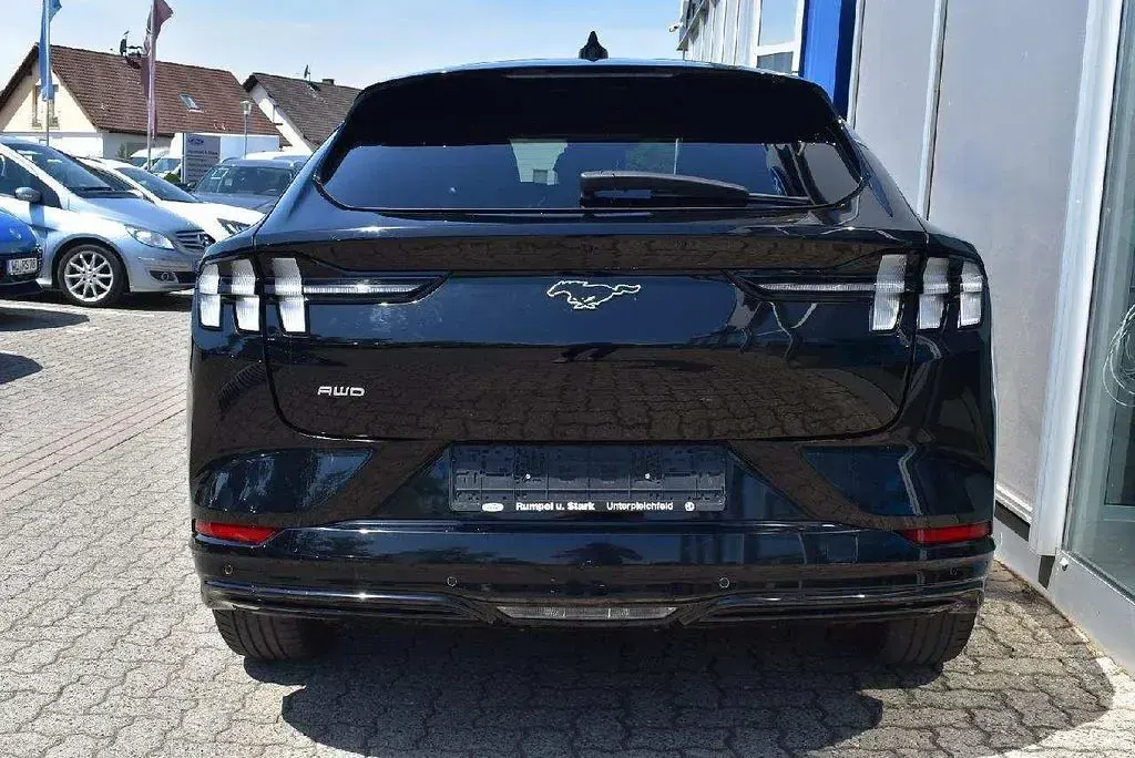 Gebraucht Ford Mustang Mach-E Basis 197 kW (269 PS) 2022 Iridiumschwarz metallic SUV