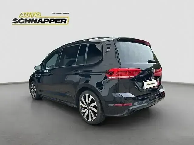 Gebraucht VW Touran Highline 150 PS (110 kW) 2023 Schwarz Van / Kleinbus