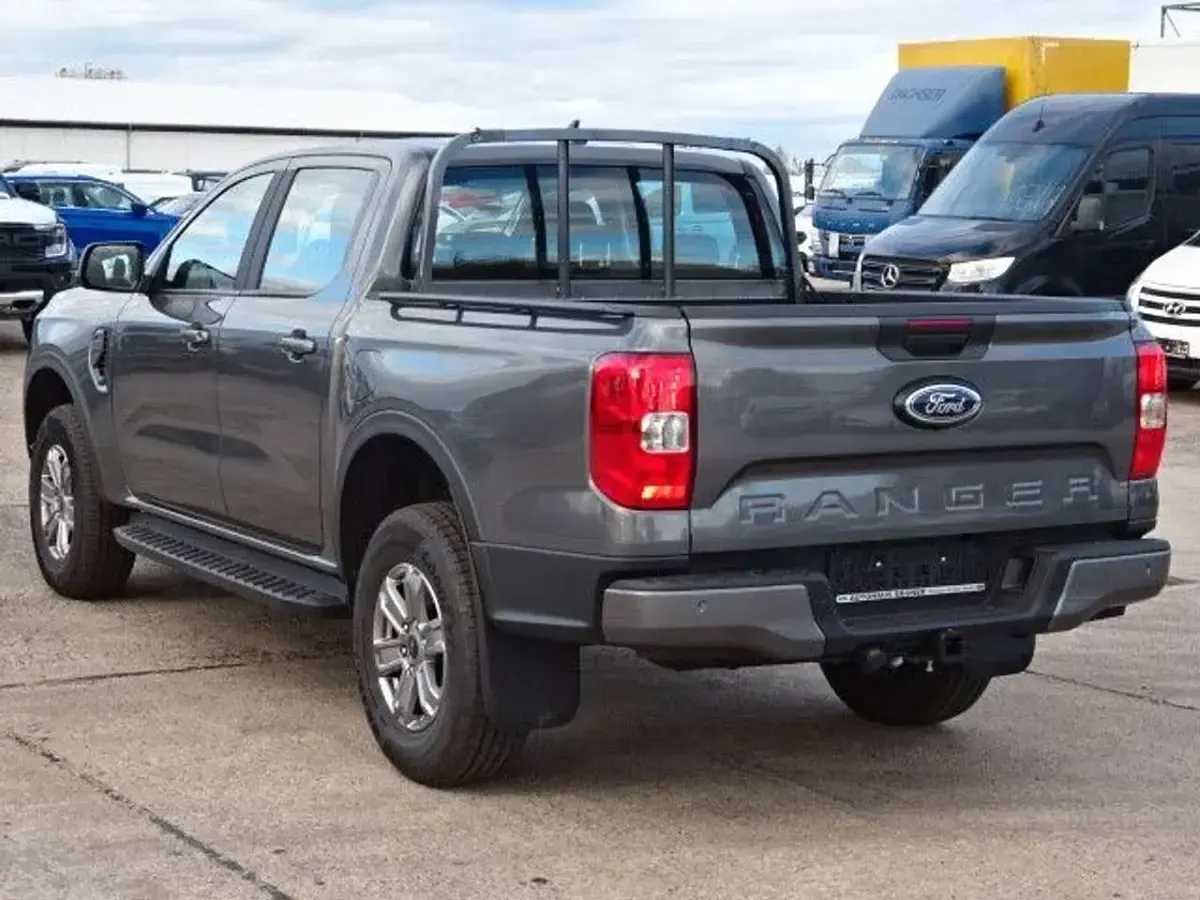 Neu Ford Ranger XLT 170 PS (125 kW) 2025 Grau Pickup