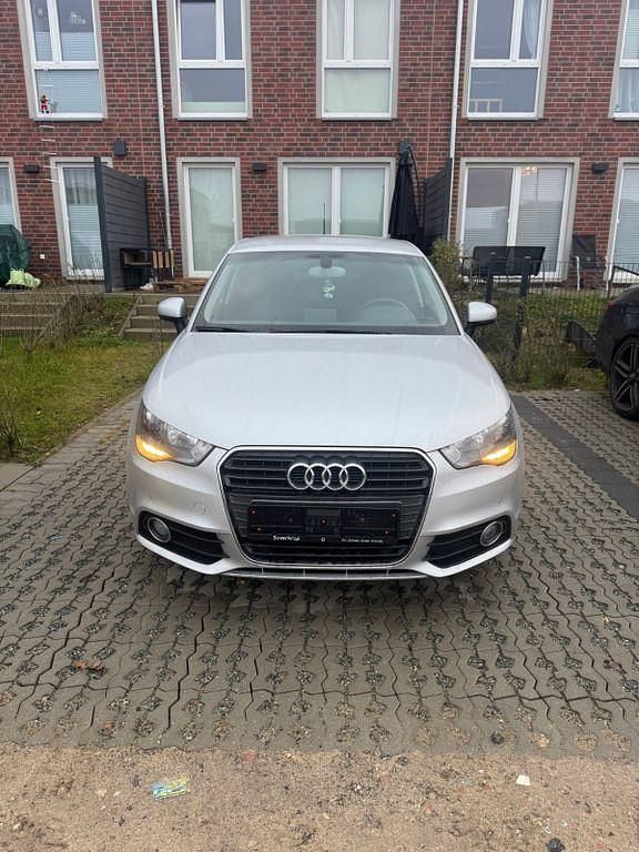 Silber Gebraucht 2012 Audi A1 Sportback S-Line Kleinwagen | 8.600 € (Superpreis) - Bild 1/4