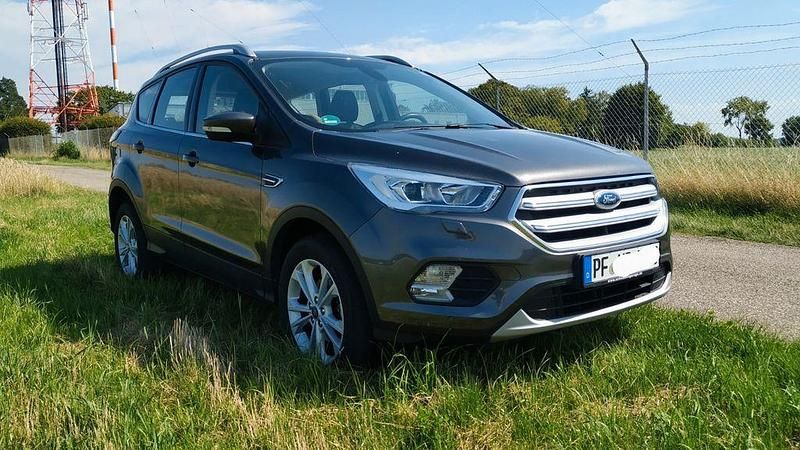 Gebraucht Ford Kuga Titanium 150 PS (110 kW) 2019 Grau SUV