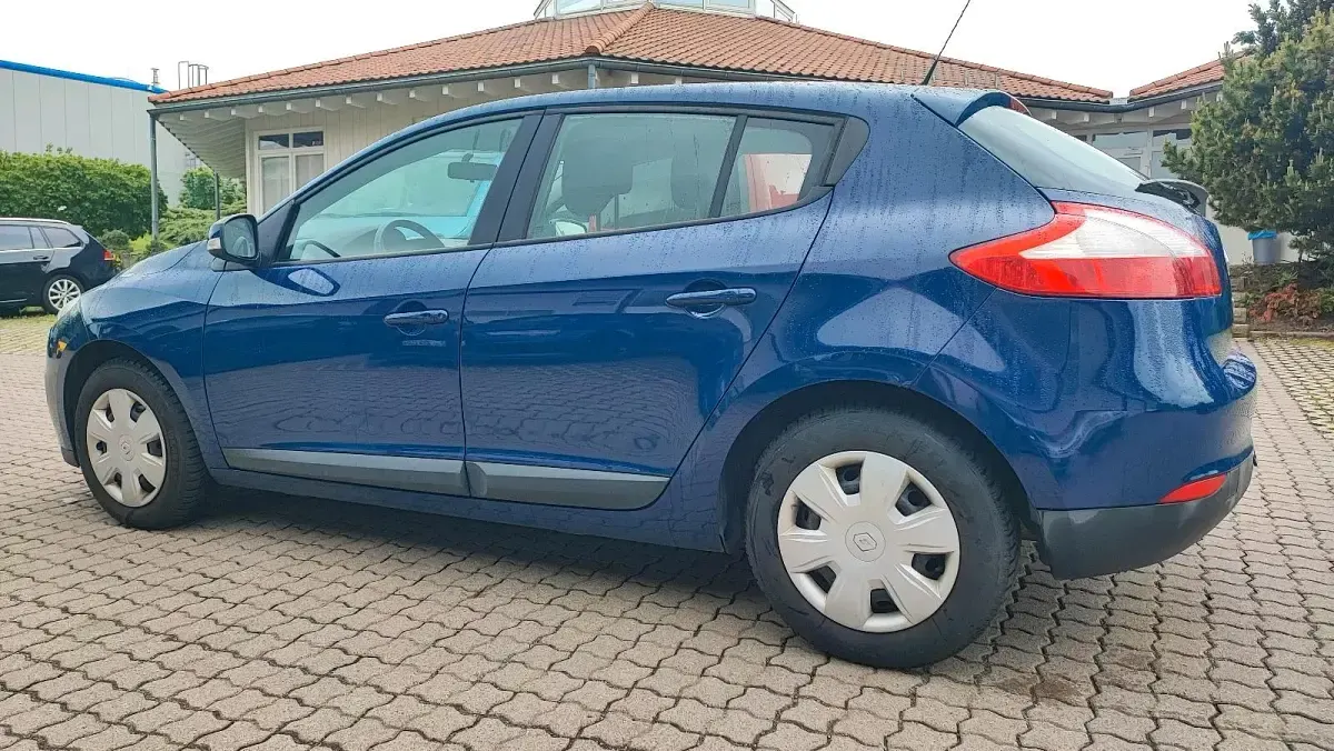 Gebraucht Renault Mégane Initiale Paris 105 PS (77 kW) 2013 Blau Limousine