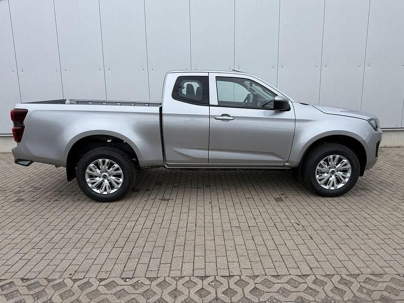 Neu Isuzu D-Max 163 PS (119 kW) 2025 Grau Pickup