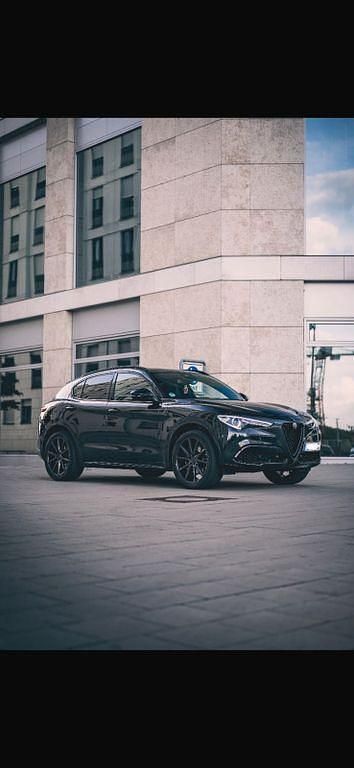 Schwarz Gebraucht 2017 Alfa Romeo Stelvio Super SUV | 24.300 € (Teuer) - Bild 1/4