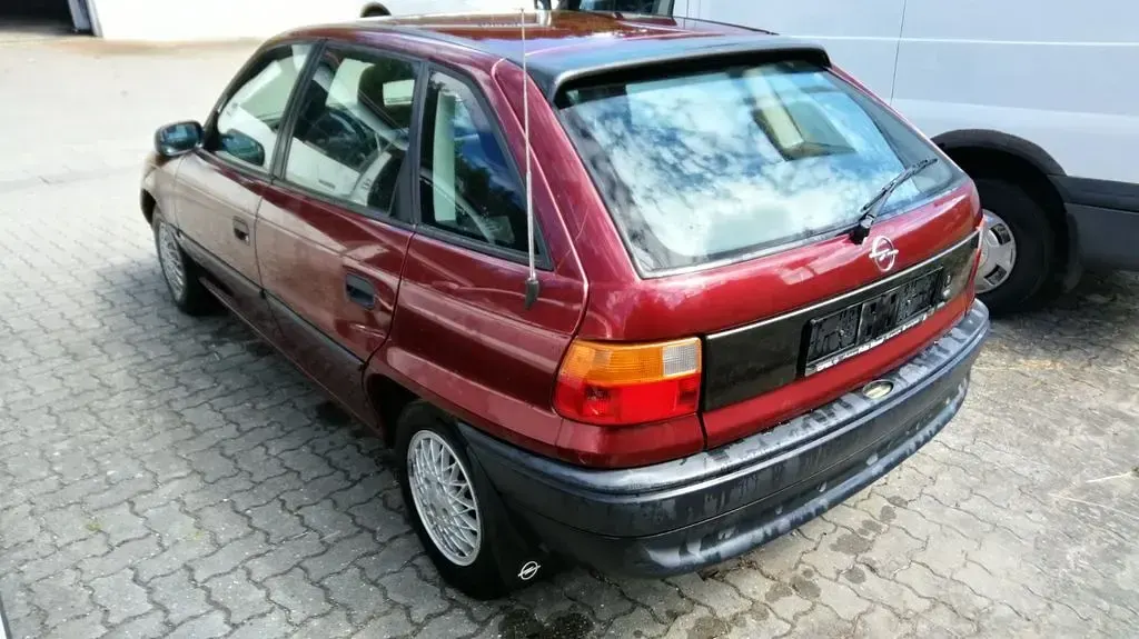 Gebraucht Opel Astra 60 PS (44 kW) 1995 Rot Limousine
