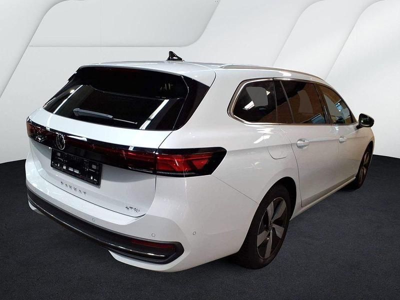 Gebraucht VW Passat Business 150 PS (110 kW) 2025 Oryxweiß perlmutteffekt Kombi
