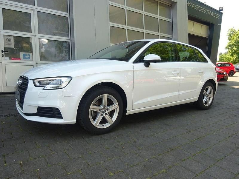 Gebraucht Audi A3 Sportback g-tron Basis 131 PS (96 kW) 2020 Weiß Kleinwagen