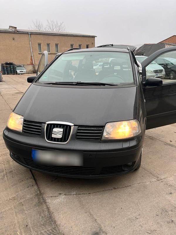 Schwarz Gebraucht 2007 Seat Alhambra Van / Kleinbus | 2.800 € (Fairer Preis) - Bild 1/4