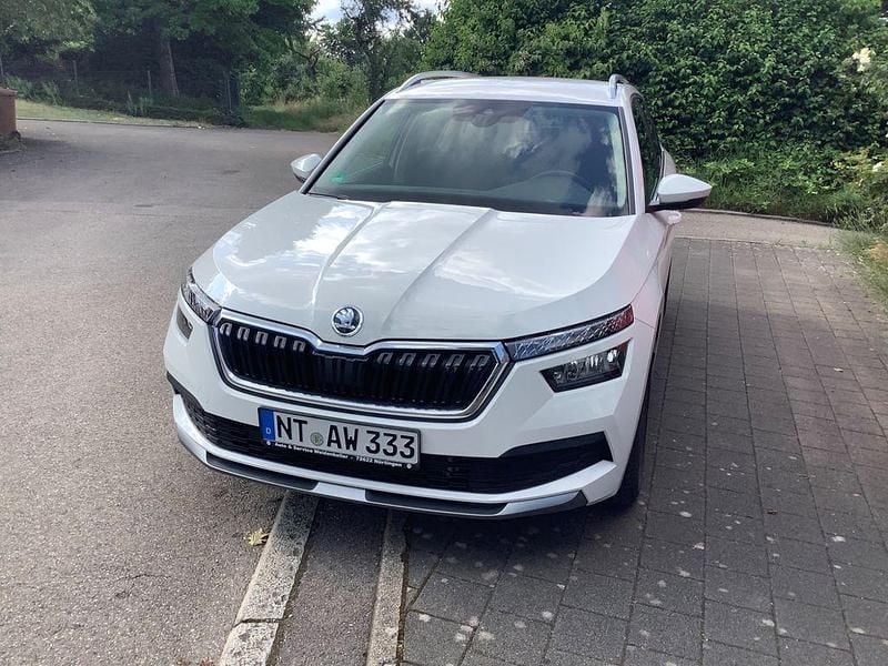 Weiß Gebraucht 2023 Skoda Kamiq Style SUV | 22.390 € (Guter Preis) - Bild 1/4