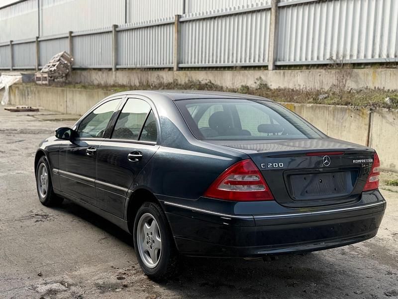 Gebraucht Mercedes C200 163 PS (119 kW) 2003 Blau Limousine