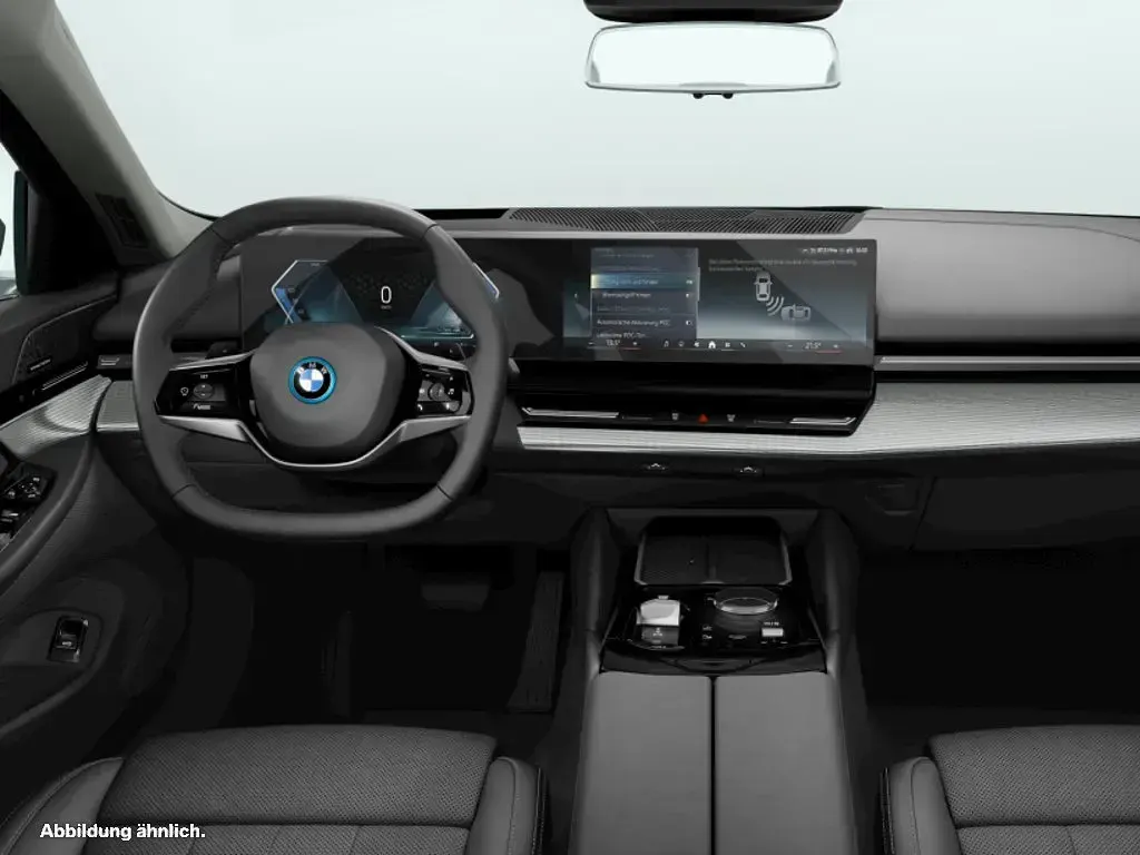 Gebraucht BMW 550e 489 PS (359 kW) 2025 Grau Limousine