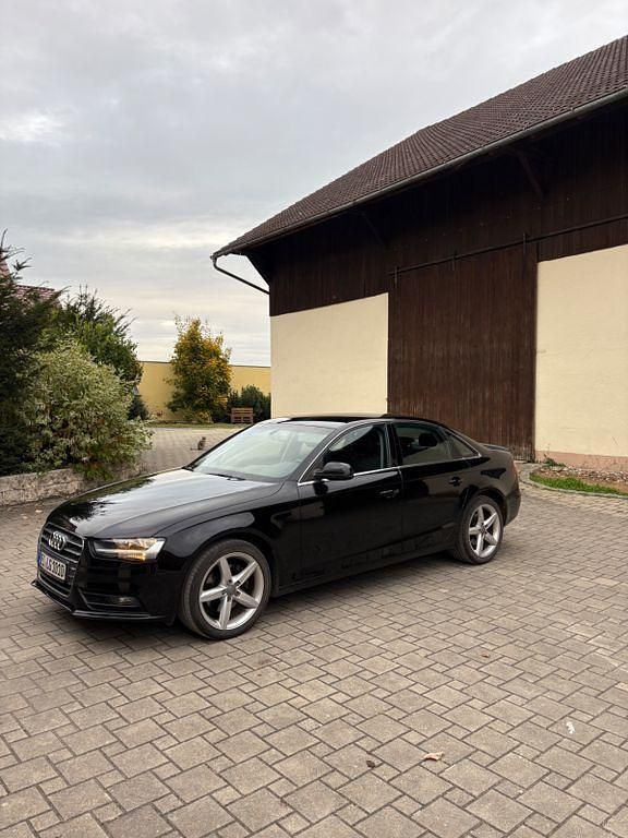 Schwarz Gebraucht 2012 Audi A4 Limousine | 6.999 € (Guter Preis) - Bild 1/4