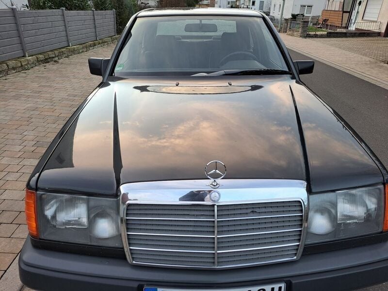 Gebraucht Mercedes 200 109 PS (80 kW) 1988 Braun Limousine