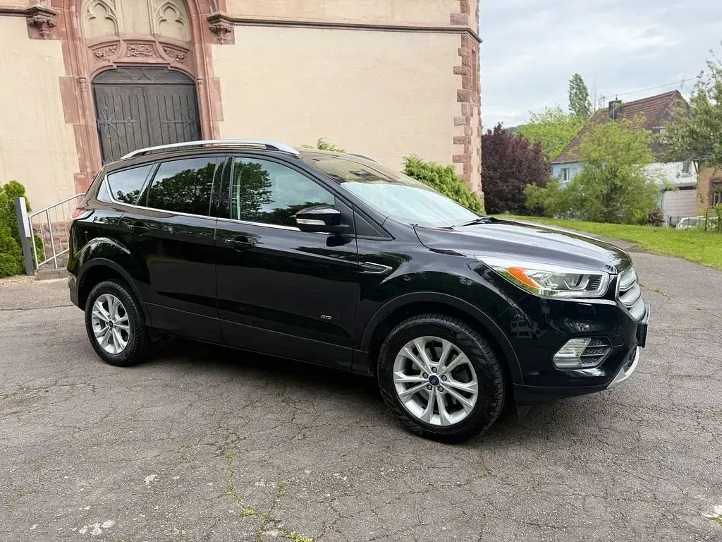 Gebraucht Ford Kuga Titanium 179 PS (131 kW) 2017 Schwarz SUV