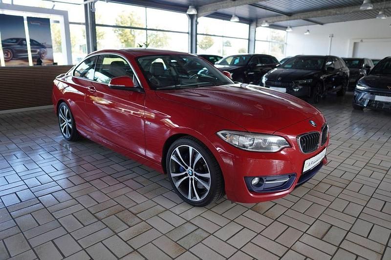 Rot Gebraucht 2016 BMW 225 Sport Line Coupé | 18.480 € (Fairer Preis) - Bild 1/4