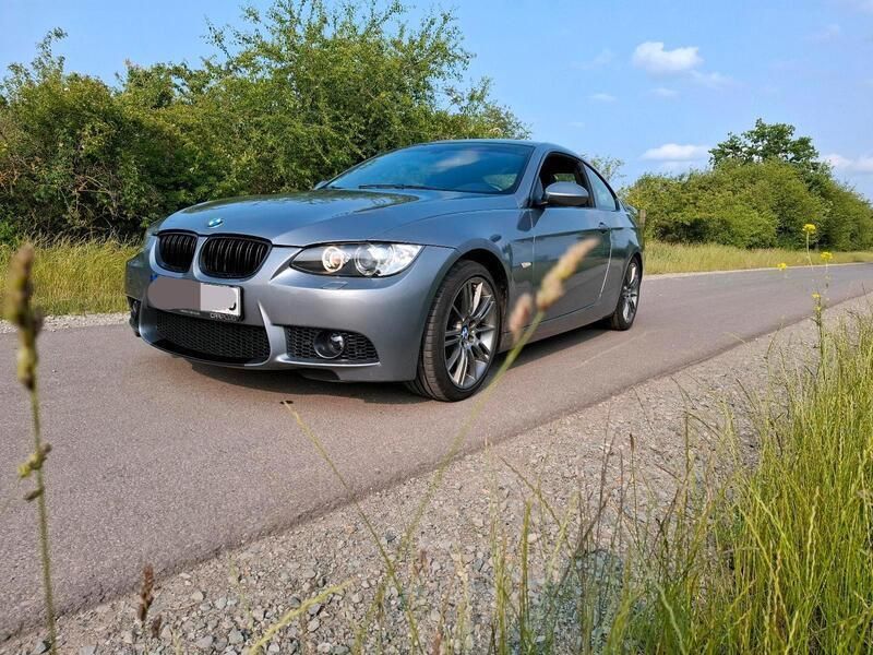 Grau Gebraucht 2009 BMW 320 M Sport Coupé | 9.990 € (Fairer Preis) - Bild 1/4