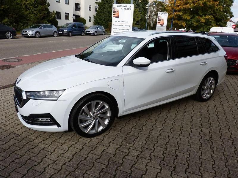 Weiß Gebraucht 2022 Skoda Octavia Style Limousine | 22.690 € (Fairer Preis) - Bild 1/4