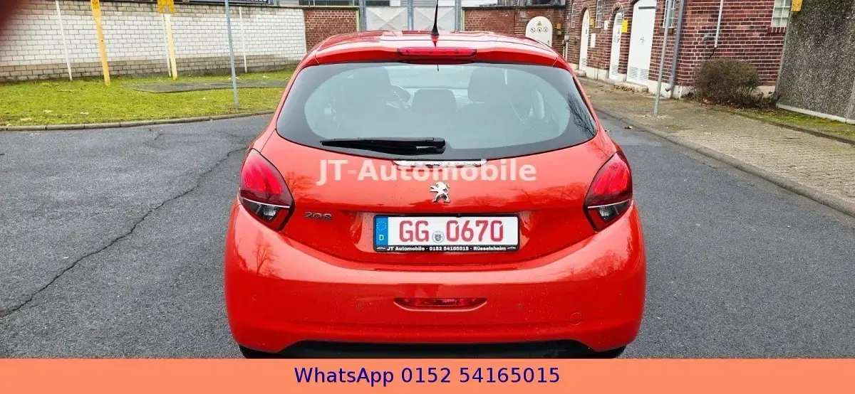 Gebraucht Peugeot 208 Active 82 PS (60 kW) 2015 Orange Kleinwagen