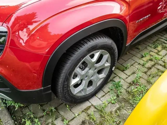 Gebraucht Jeep Avenger EV Altitude 114 kW (155 PS) 2024 Ruby red (rot) SUV