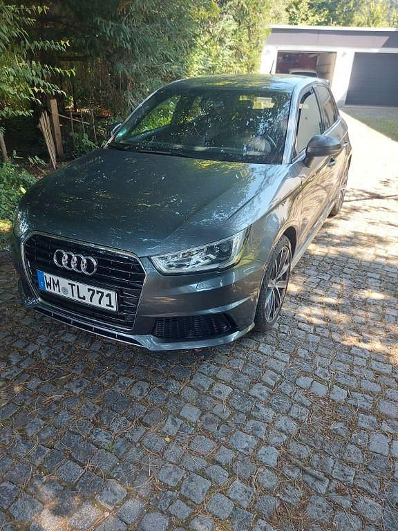 Grau Gebraucht 2016 Audi A1 Sportback Sport Kleinwagen | 17.500 € (Etwas zu teuer) - Bild 1/4