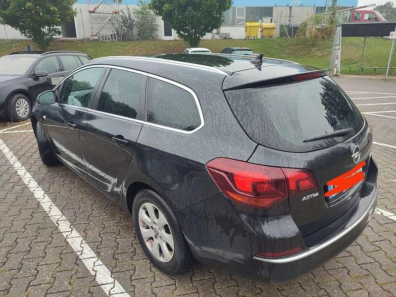 Gebraucht 2015 Opel Astra Edition Limousine | 5.500 € (Etwas zu teuer) - Bild 1/4