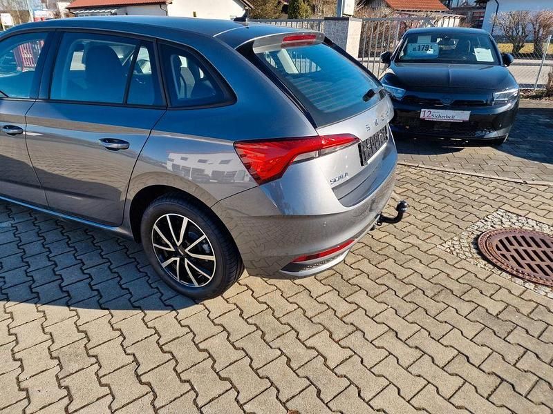 Neu Skoda Scala Selection 116 PS (85 kW) 2025 Grau Kleinwagen