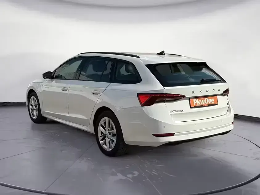 Gebraucht Skoda Octavia Ambition 204 PS (150 kW) 2023 Weiß Kombi