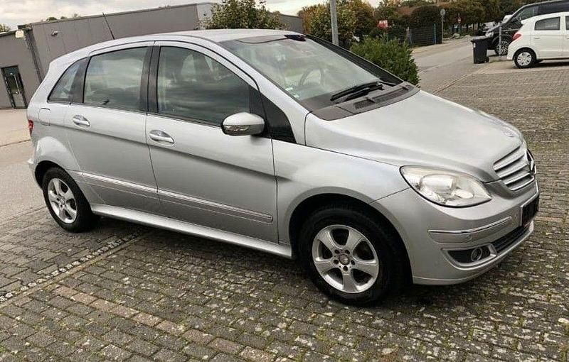 Gebraucht Mercedes B170 116 PS (85 kW) 2005 Silber Van / Kleinbus
