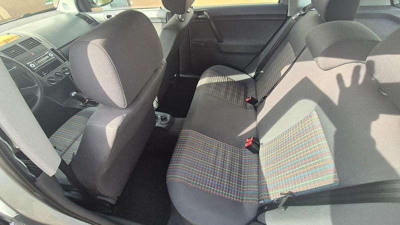 Gebraucht VW Polo 64 PS (47 kW) 2005 Silber Kleinwagen