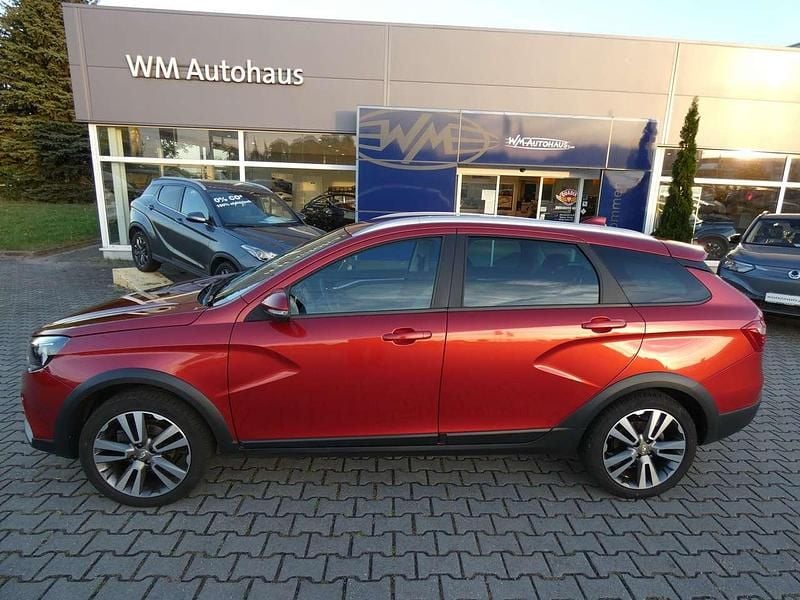 Gebraucht Lada Vesta 102 PS (75 kW) 2019 Rot Kombi
