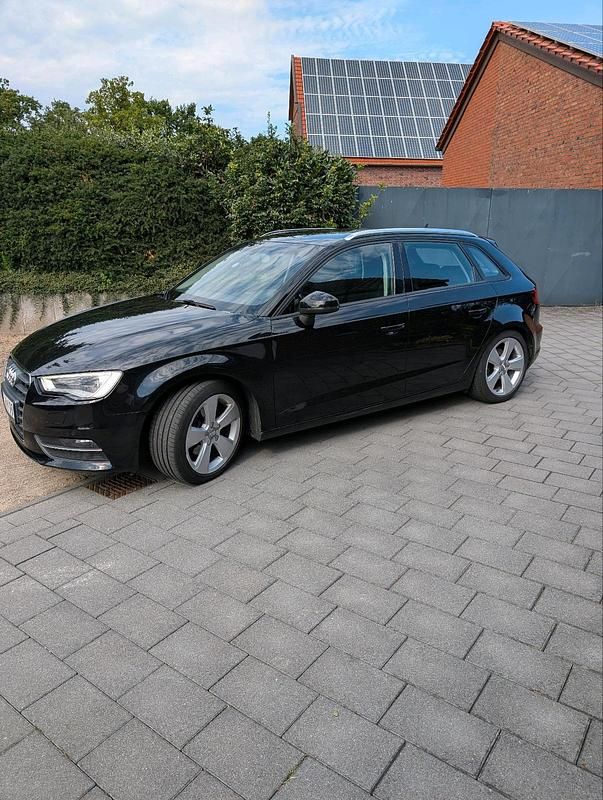 Schwarz Gebraucht 2014 Audi A3 Sportback Sport Kleinwagen | 8.999 € (Fairer Preis) - Bild 1/4