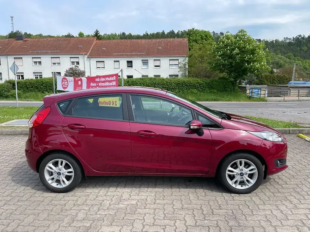 Gebraucht Ford Fiesta SYNC Edition 80 PS (58 kW) 2015 Rot Kleinwagen