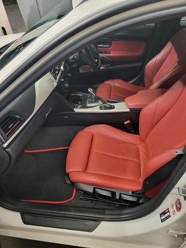 Weiß Gebraucht 2017 BMW 330 M Sport Kombi | 9.800 € - Bild 1/4