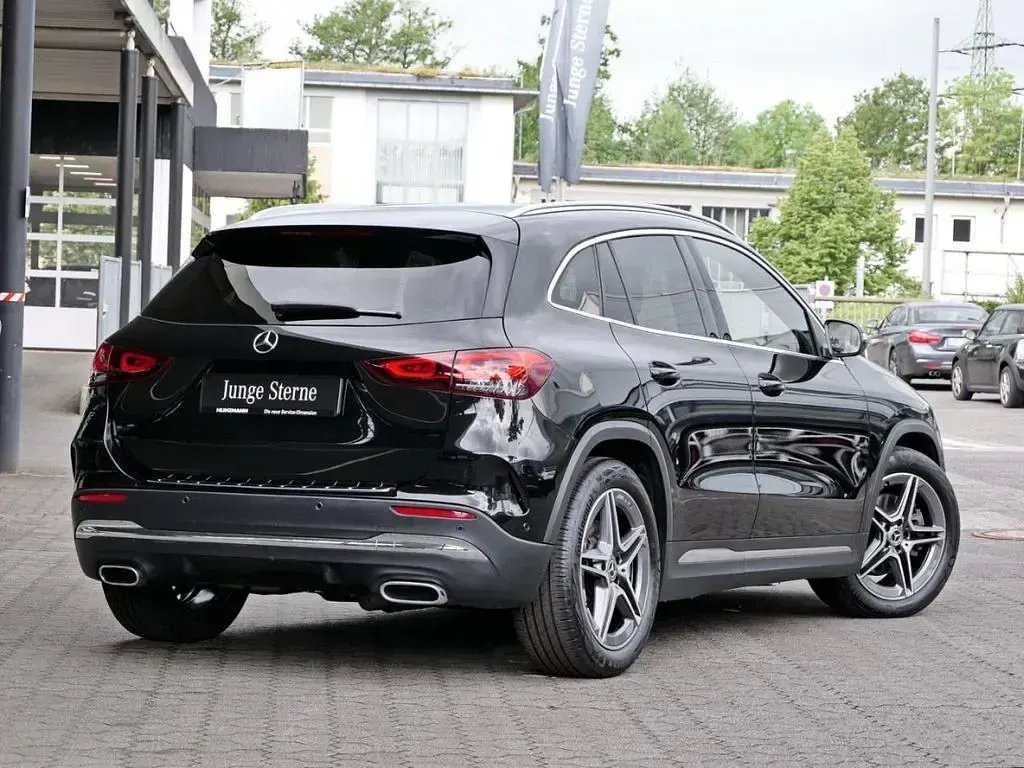 Gebraucht Mercedes GLA220 AMG 190 PS (139 kW) 2022 Kosmosschwarz metallic SUV