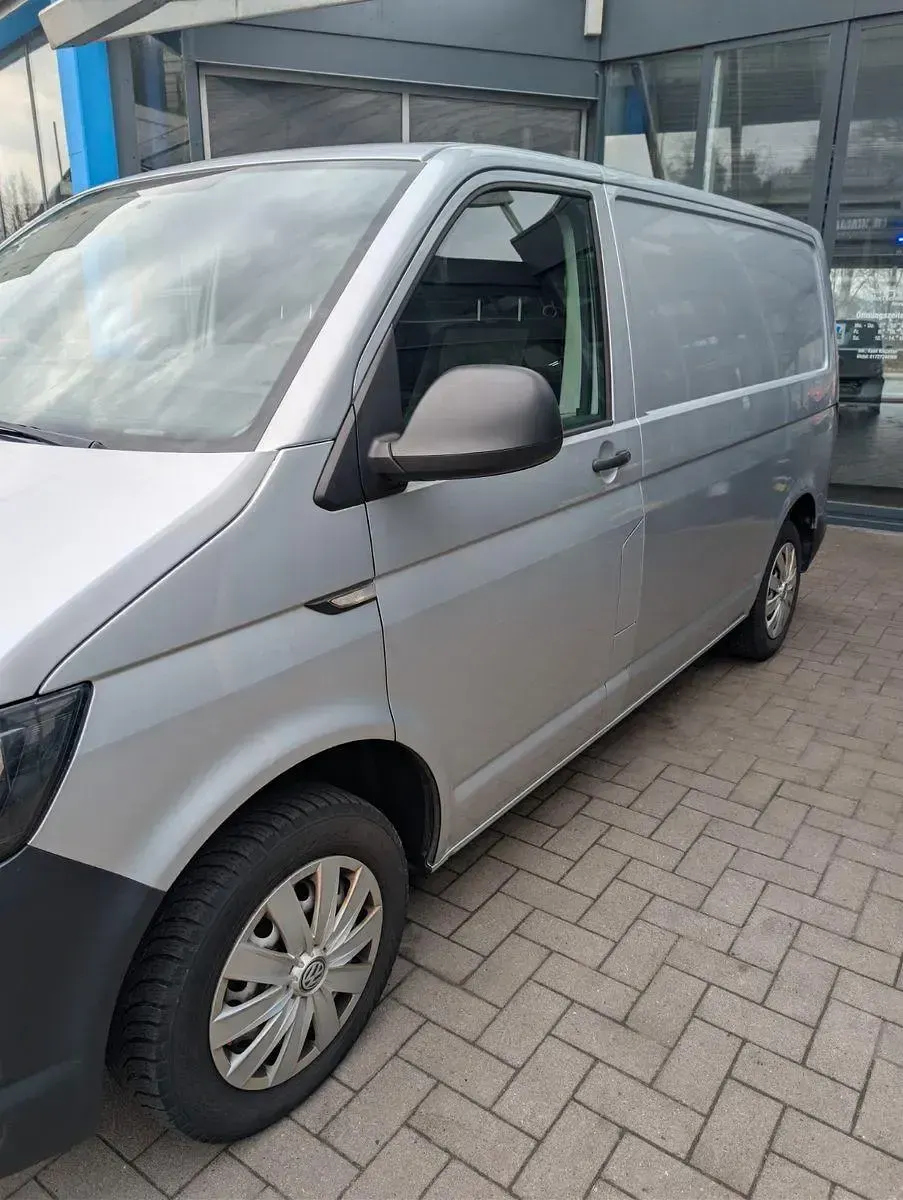 Gebraucht VW Transporter 150 PS (110 kW) 2017 Silber Van