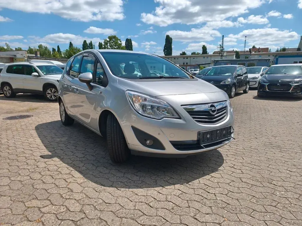 Gebraucht Opel Meriva Edition 101 PS (74 kW) 2010 Starsilber/silver iii Van / Kleinbus
