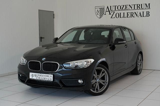 Schwarz ii/bonnet fluid black Gebraucht 2017 BMW 118 Sport Line Kleinwagen | 12.990 € (Guter Preis) - Bild 1/4